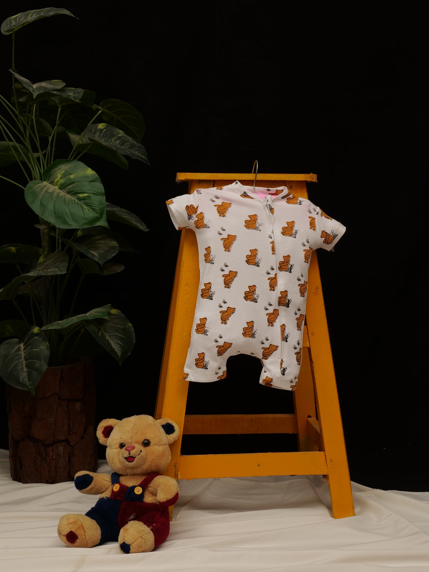 White Pooh Soft Cotton Baby Romper – High-Quality Mid-Summer Collection Pakistan
